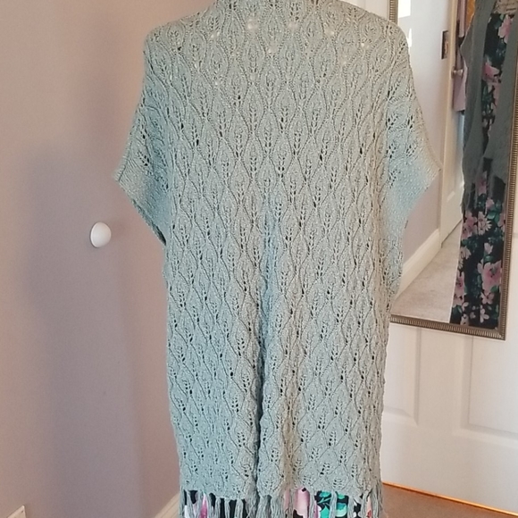 ⭐NEW⭐Knit shawl/vest - Picture 4 of 8